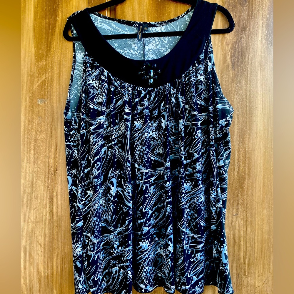 Susan Lawrence print tank top 2X
Flattering black trim and black top rhinestone